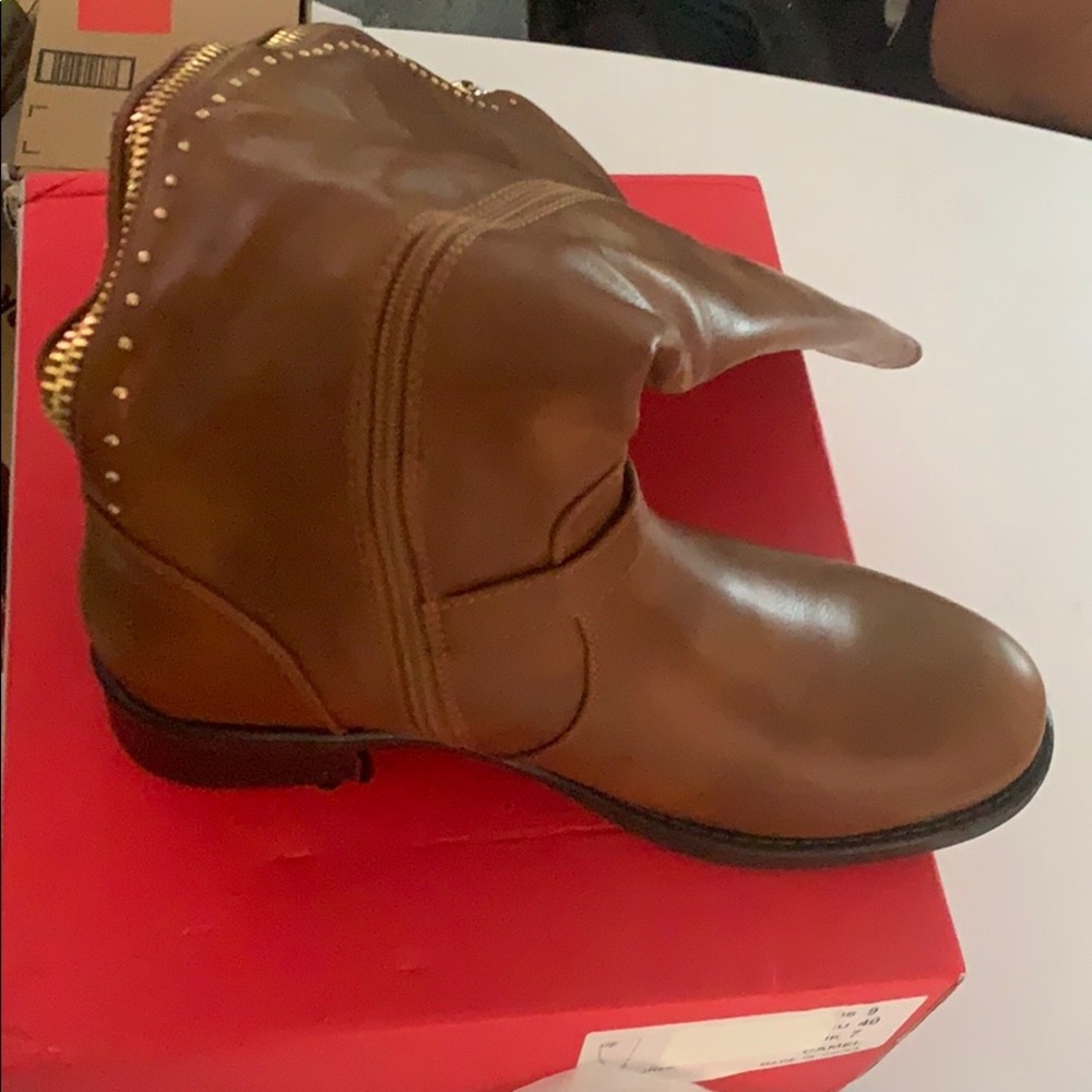 boots - Picture 2 of 3